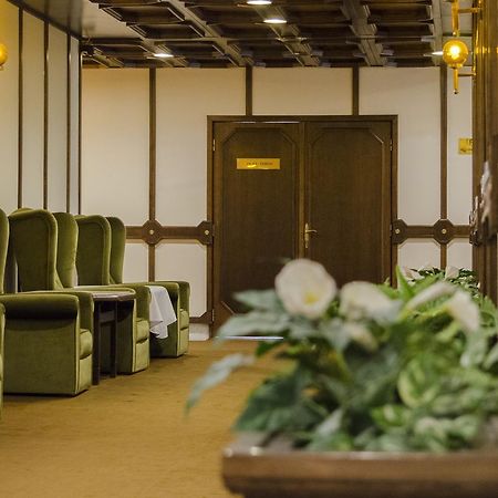 Hotel Konferencia เยอร์ ภายนอก รูปภาพ