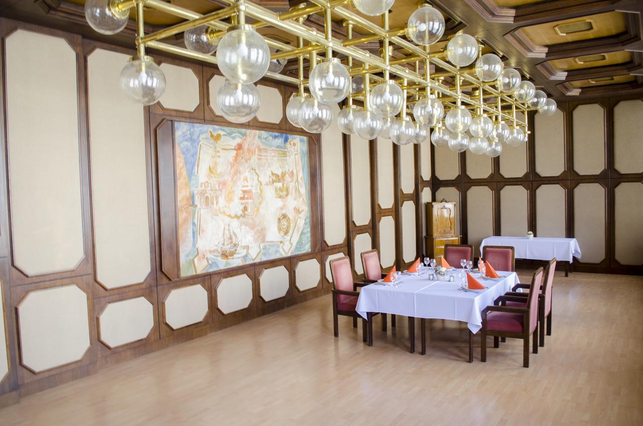 Hotel Konferencia เยอร์ ภายนอก รูปภาพ