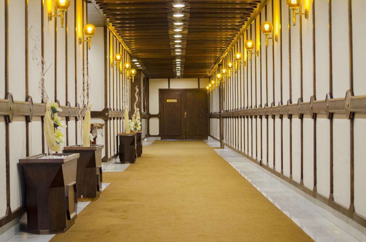 Hotel Konferencia เยอร์ ภายนอก รูปภาพ
