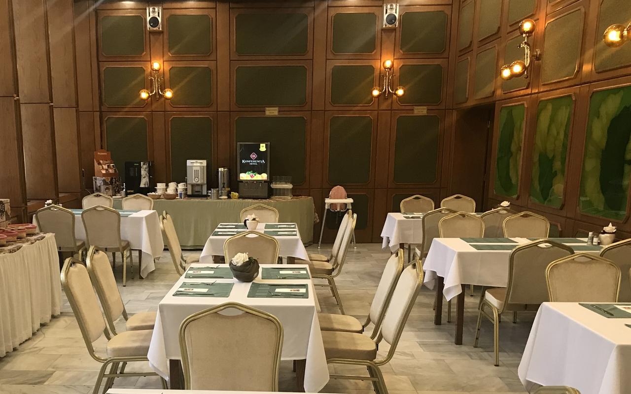 Hotel Konferencia เยอร์ ภายนอก รูปภาพ