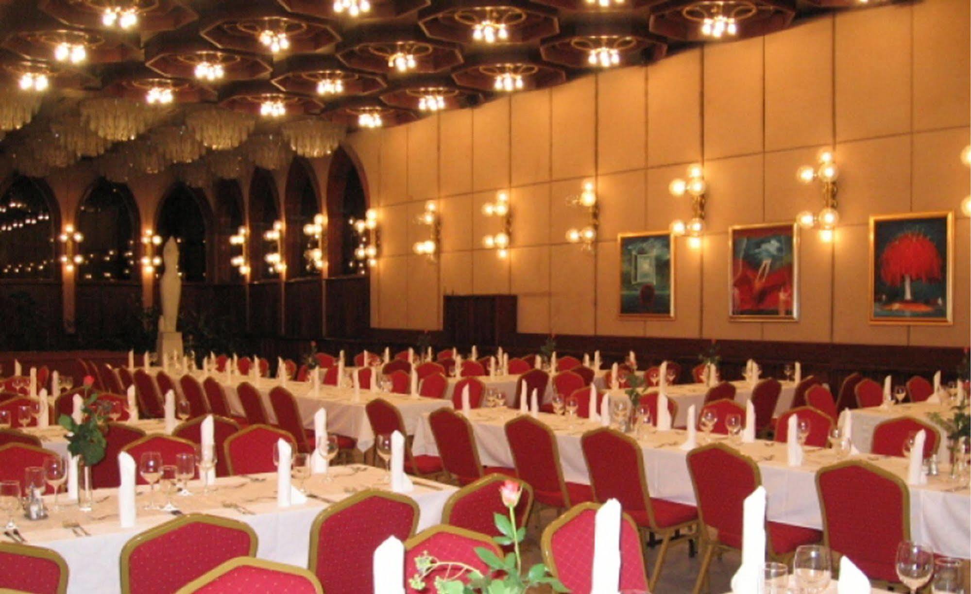 Hotel Konferencia เยอร์ ภายนอก รูปภาพ
